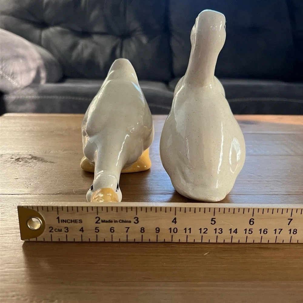 Ceramic Duck Figurine Set White Yellow Beaks Speckled Glaze Vintage Decor